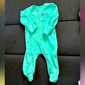 3 month nike fleece pajamas